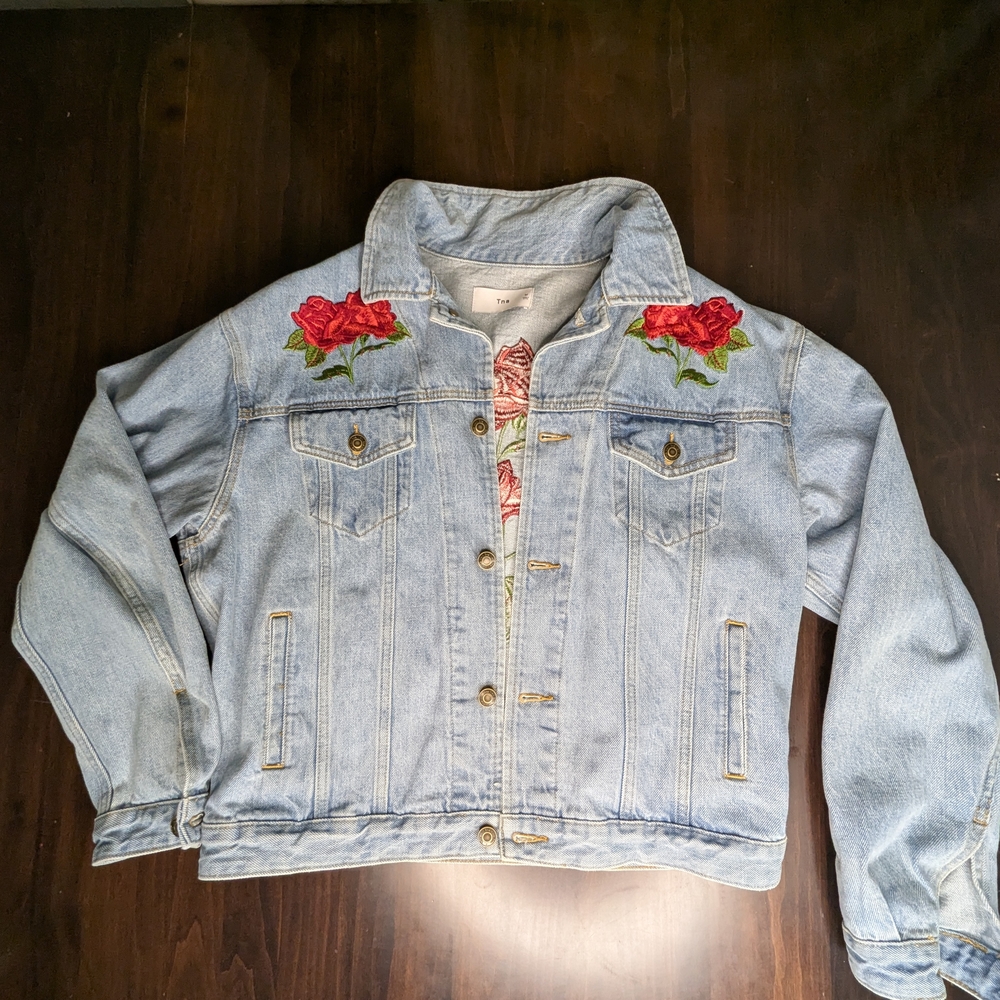 ARITZIA TNA Embroidered Rose Denim Jean Jacket, WOMENS Medium - Picture 7 of 16